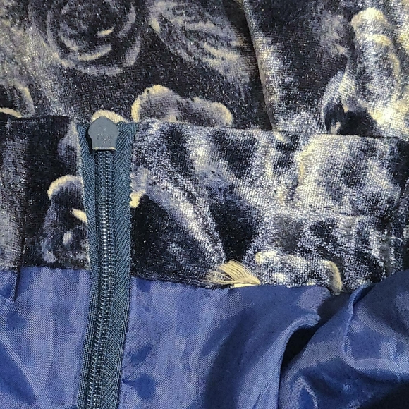 Vintage Velvety Blue Floral Print Maxi Skirt - Picture 6 of 11